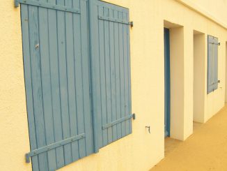 Volets battants sur mesure : personnalisez votre maison avec style et efficacité